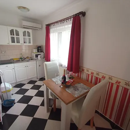 Apartment Magdalena Apartmanhaz *