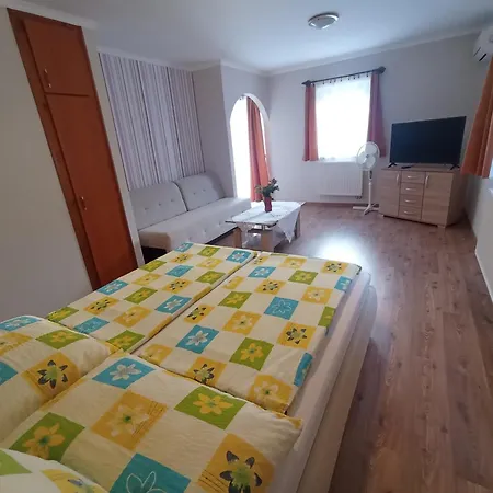 Apartment Magdalena Apartmanhaz *